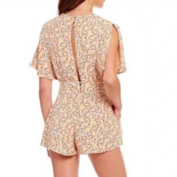 Free People Peach Floral Printed Virginia Romper with/ Open Back Size 6 - Picture 2 of 16